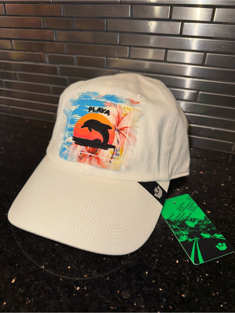 Goorin Bros🐬White Hat with Colorful Beach Patch